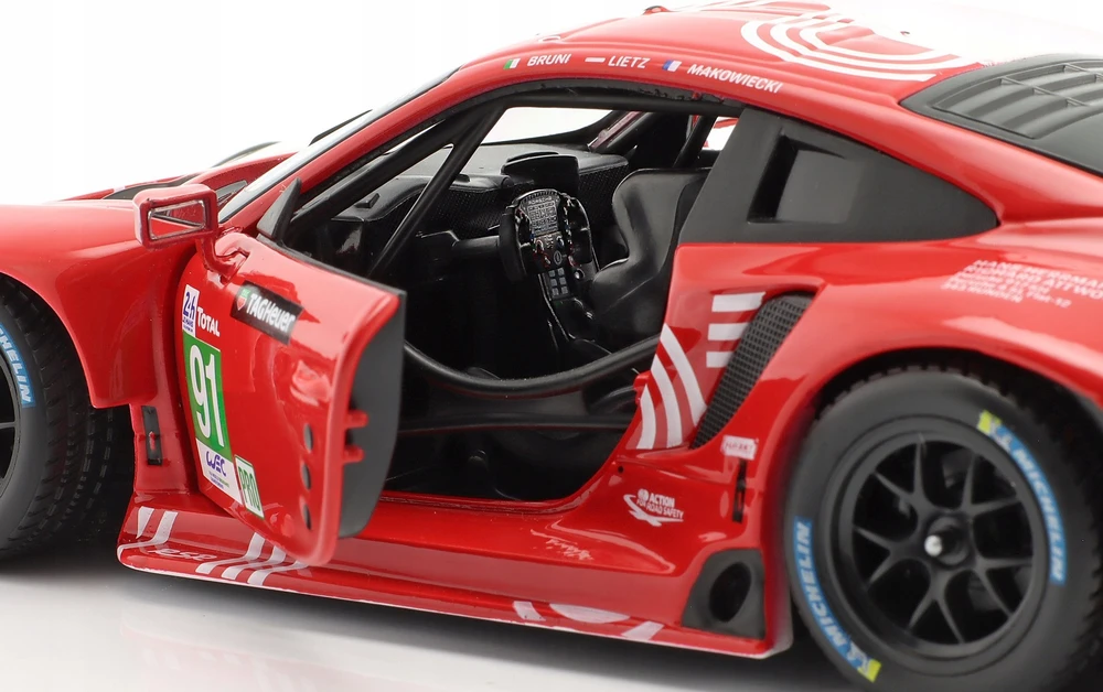 „Bburago Bburago 1:24 Racing“ – 2020 m. „Chevrolet Corvette C6R“