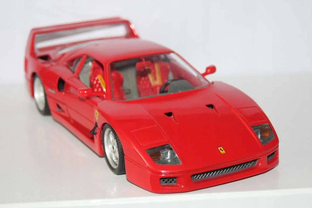 Bburago 1:43 Automobilis Ferrari, asorti.