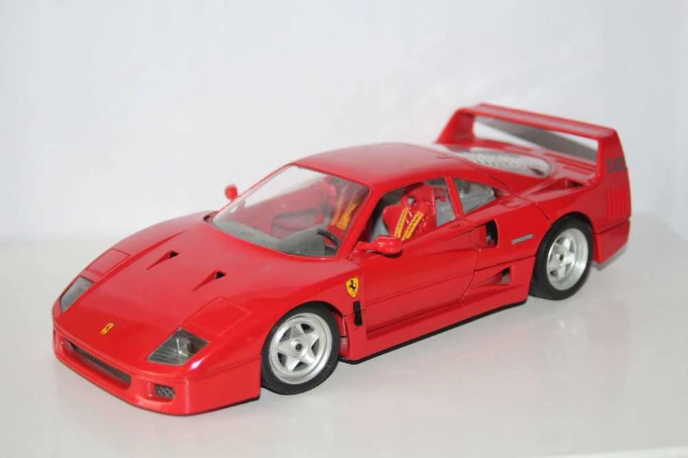 Bburago 1:43 Automobilis Ferrari, asorti.