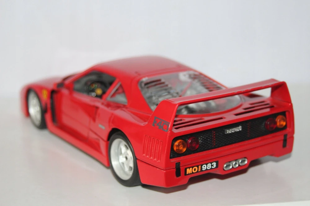 Bburago 1:43 Automobilis Ferrari, asorti.