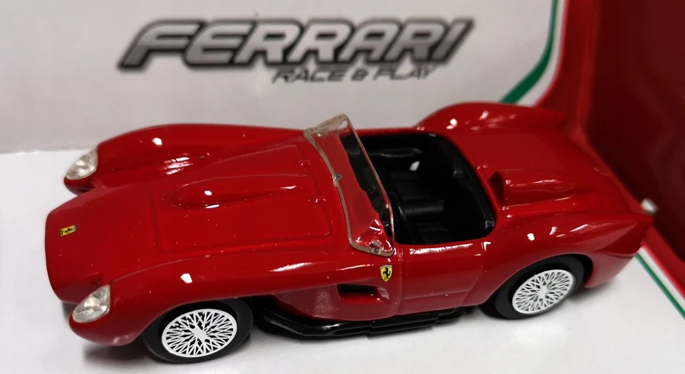 Bburago 1:43 Automobilis Ferrari, asorti.