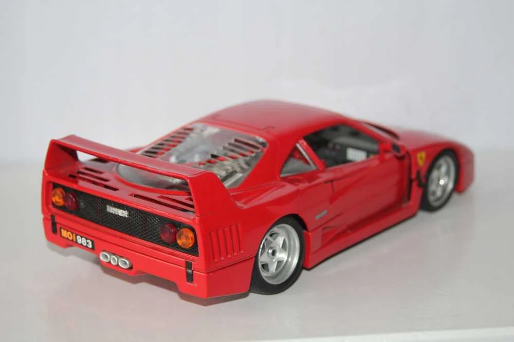 Bburago 1:43 Automobilis Ferrari, asorti.