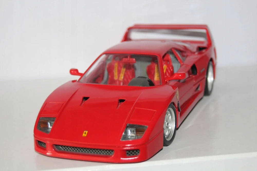 Bburago 1:43 Automobilis Ferrari, asorti.
