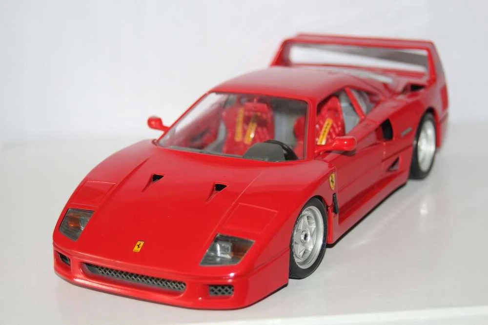 Bburago 1:43 Automobilis Ferrari, asorti.