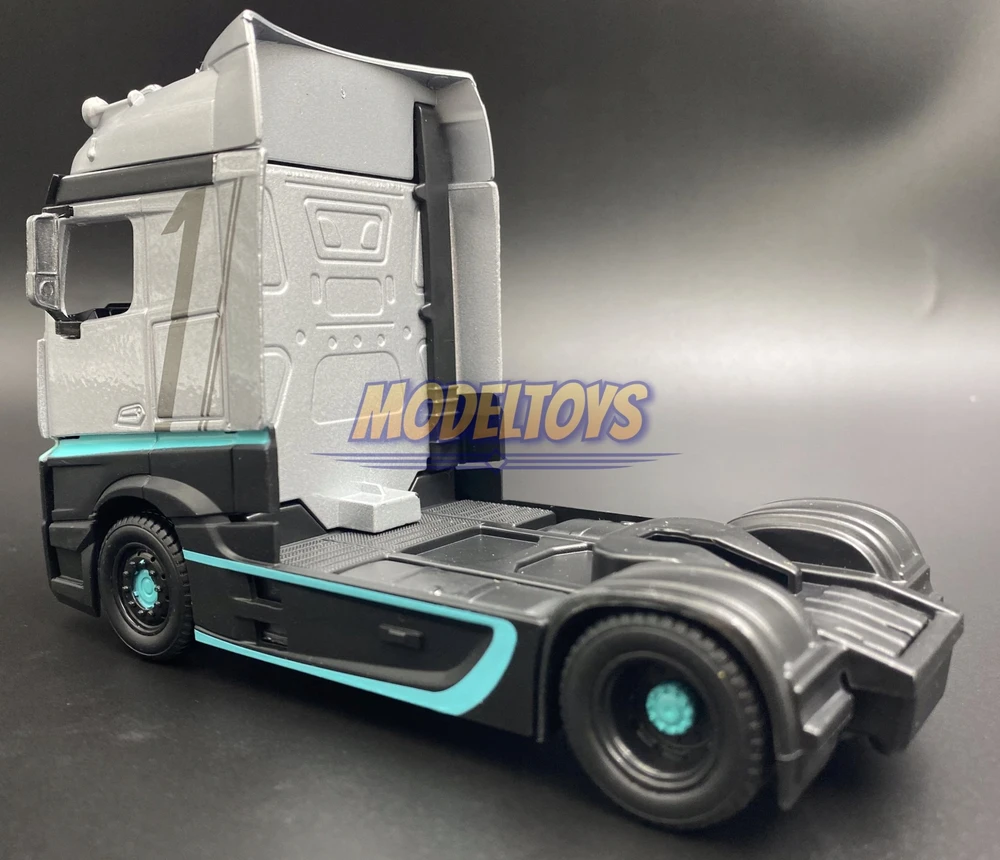 Bburago BBU 1:43 „Street Fire HaulersCustom“ sidabrinė/juoda 32202