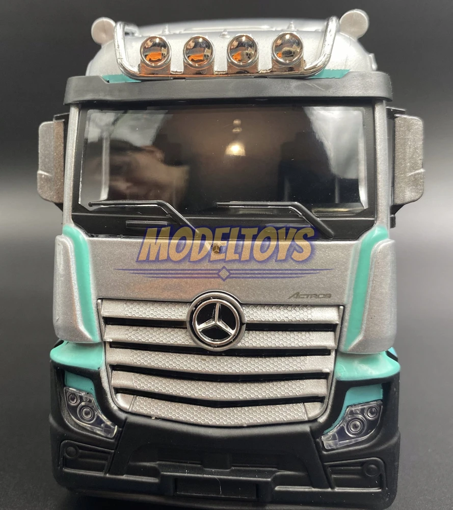 Bburago BBU 1:43 „Street Fire HaulersCustom“ sidabrinė/juoda 32202