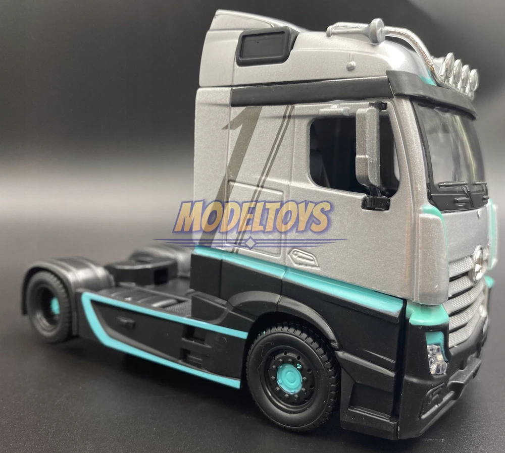 Bburago BBU 1:43 „Street Fire HaulersCustom“ sidabrinė/juoda 32202