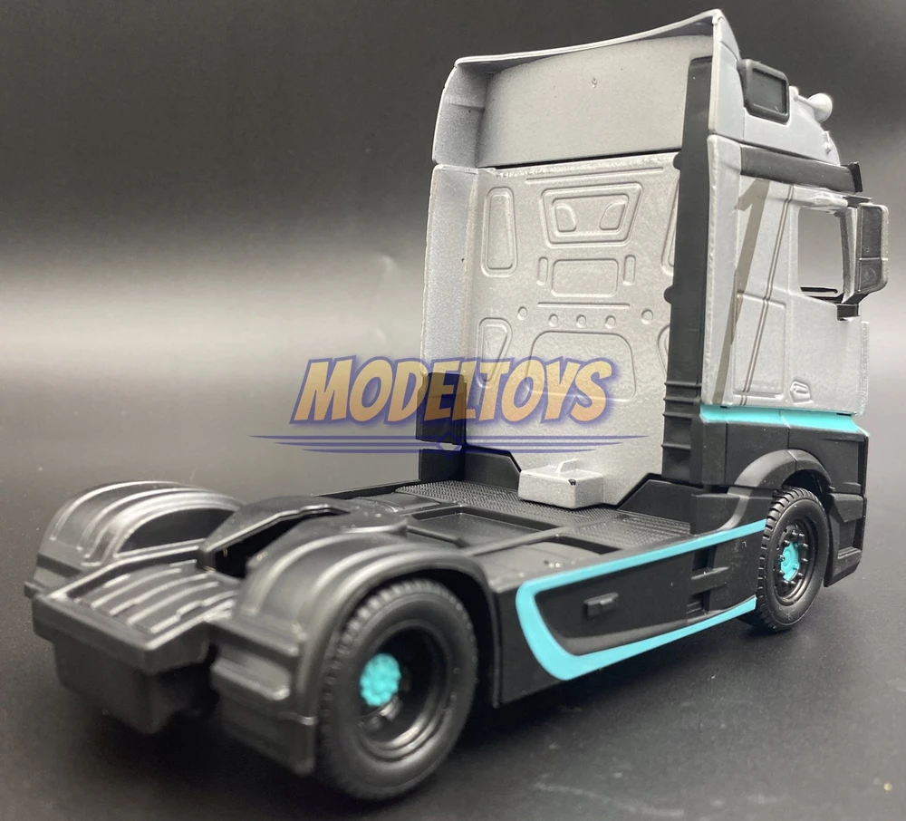 Bburago BBU 1:43 „Street Fire HaulersCustom“ sidabrinė/juoda 32202