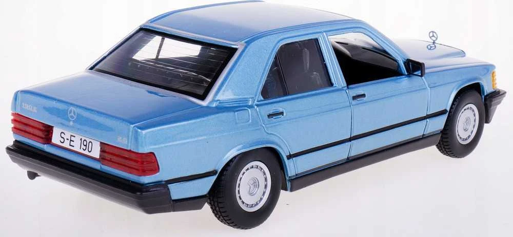 Bburago BBU 1:24 1987 Mercedes-Benz 190E Raudona 21103RD