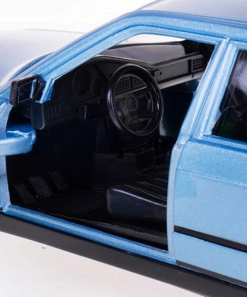 Bburago BBU 1:24 1987 Mercedes-Benz 190E Raudona 21103RD