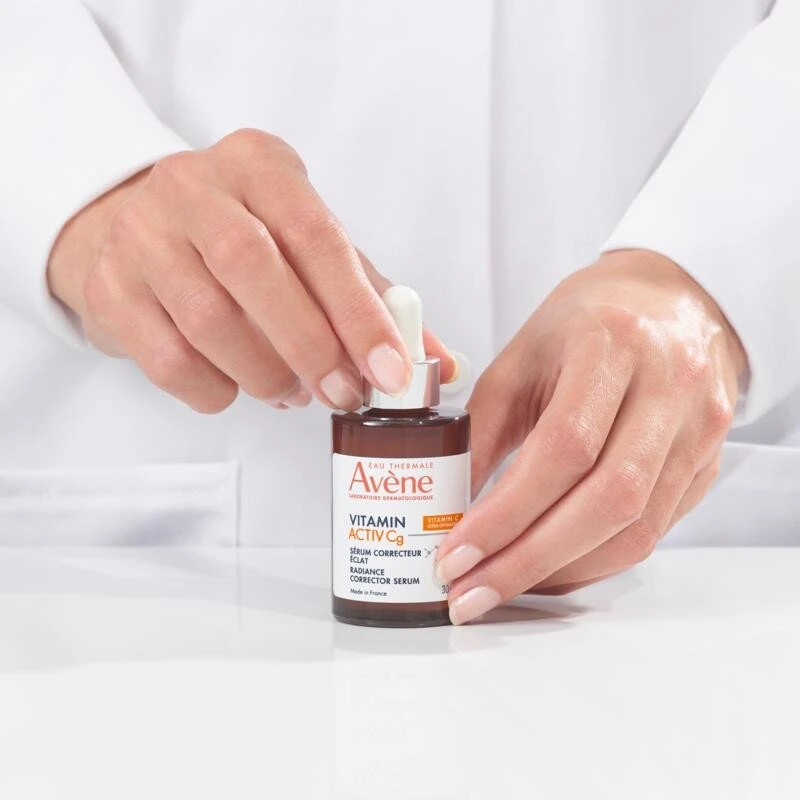 Avène Vitamin Activ Cg Radiance Corrector Serum skaistinantis veido serumas, 30 ml