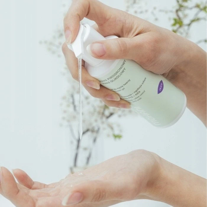 Beauty Formulas Mohani Derm veido valymo gelis su piruvinės ir glikolinės rūgštimis 150 ml