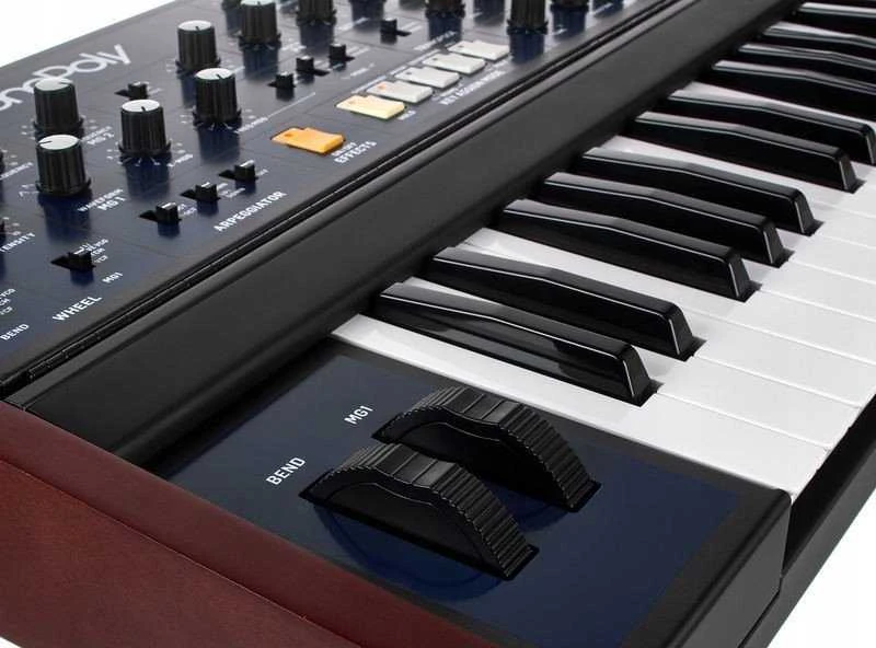 Behringer ODYSSEY analoginis sintezatorius