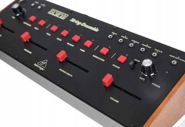 Behringer SOLINA STRING ENSEMBLE Analoginis sintezatorius
