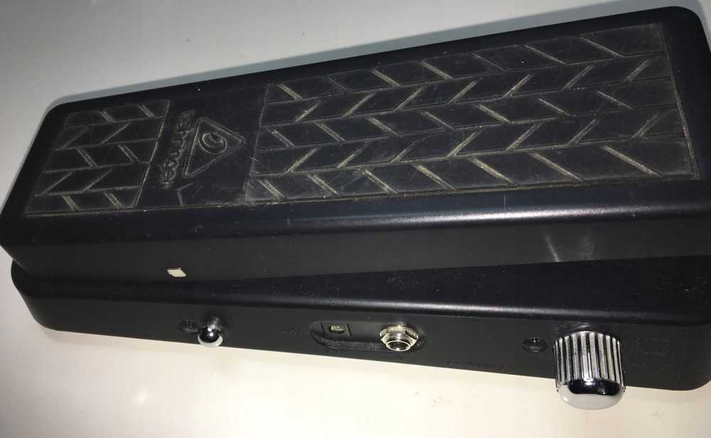 Behringer HB01