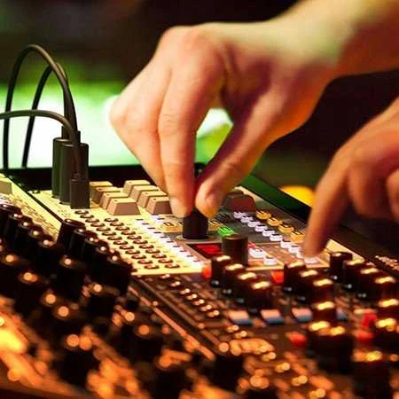 Behringer RS-9 drum machine in eurorack housing