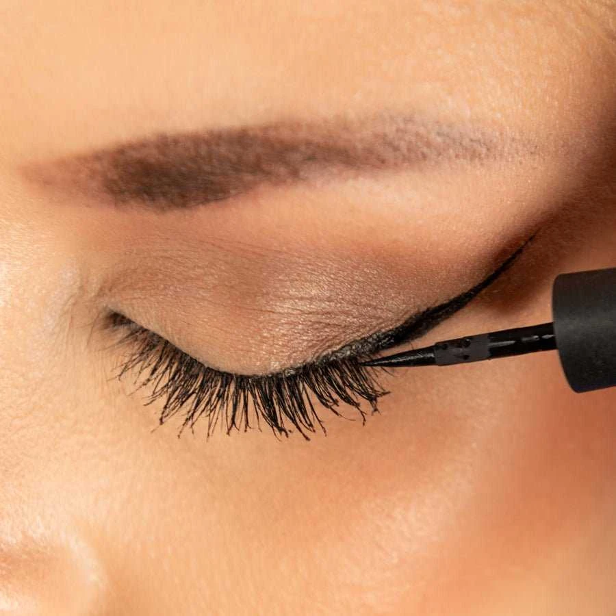 Bel London Dip Liner Aqua Atsparus vandeniui Colour Contouring Liquid Akių apvadas Matte Juodas 2.5 ml