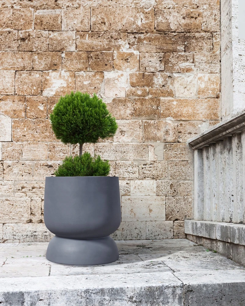 Beliani Gėlių vazonas ARAUCARIA 42 cm pilkas