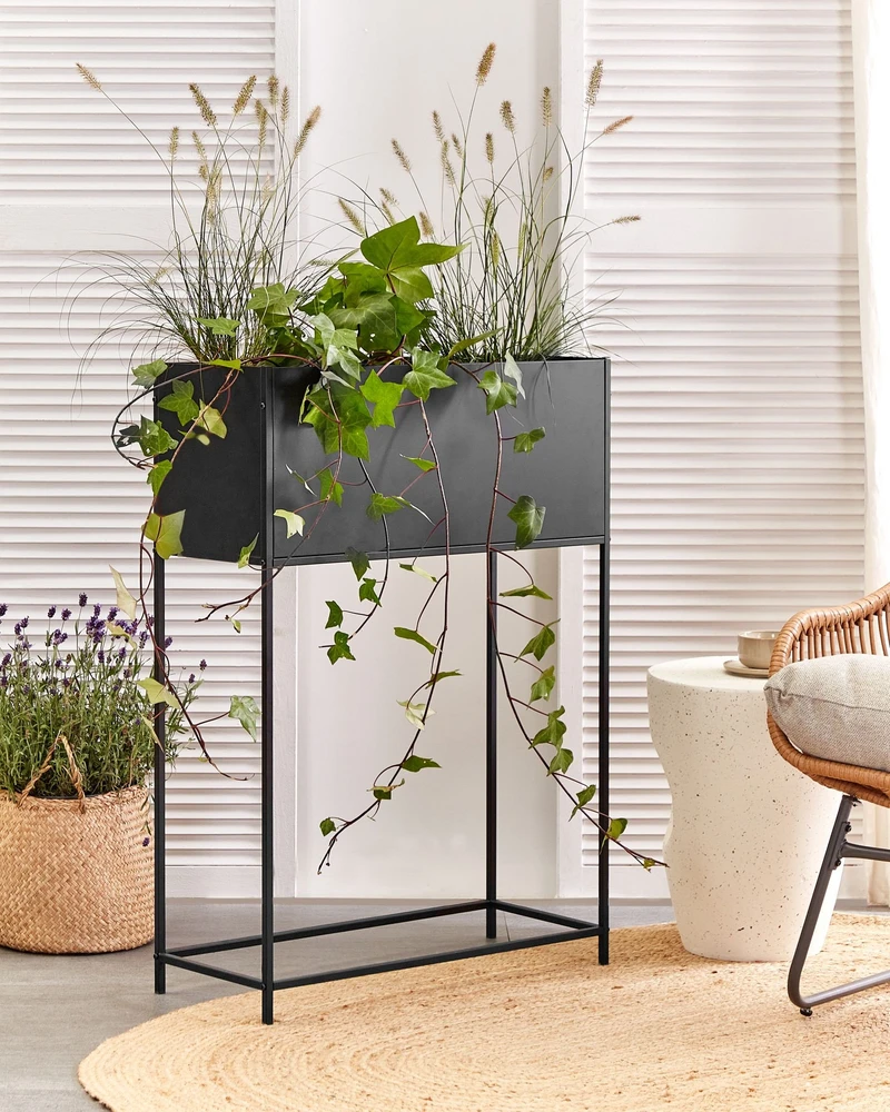 Beliani Vazonas ant kojelių TAPIEN metalinis 70 cm juodas