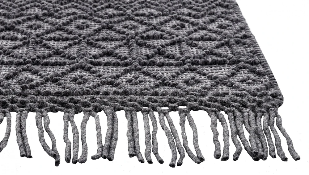 Beliani Kilimas ALUCRA Juodas 160 x 230 cm Vilna