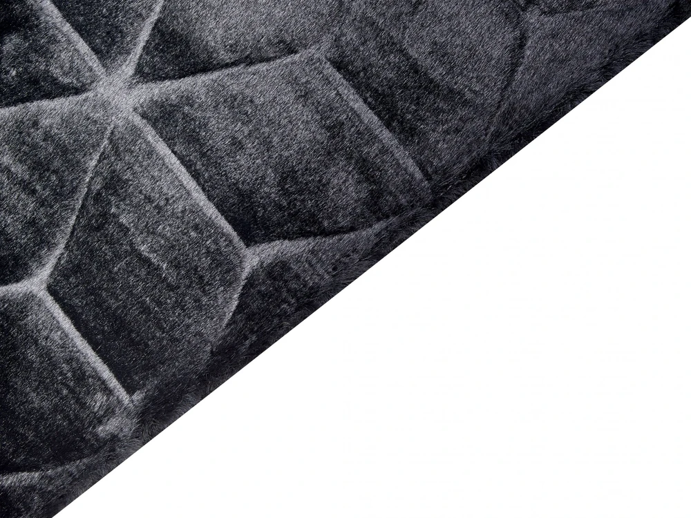 Beliani Dirbtinio kailio kilimas THATTA juodas 80 x 150 cm