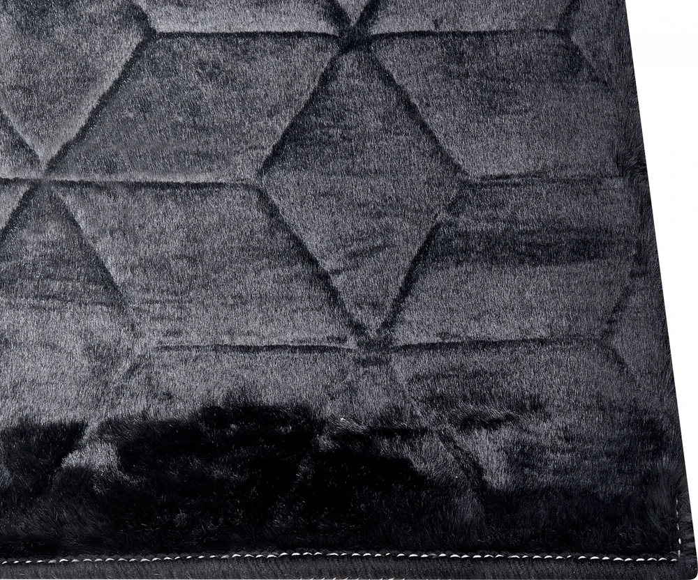 Beliani Dirbtinio kailio kilimas THATTA juodas 80 x 150 cm