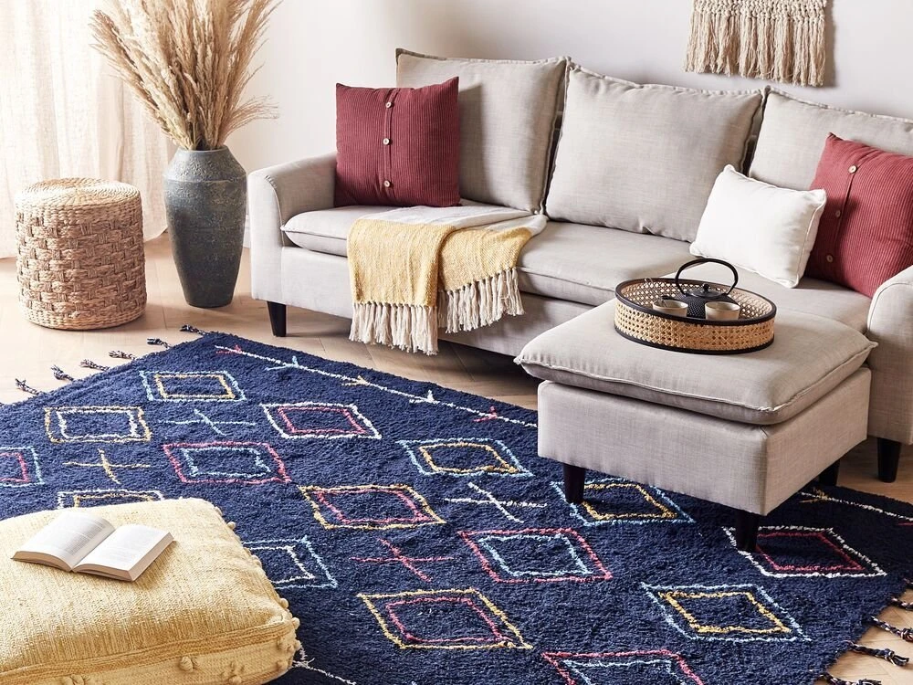 Beliani Kilimas CORUM juodas 160 x 230 cm medvilninis