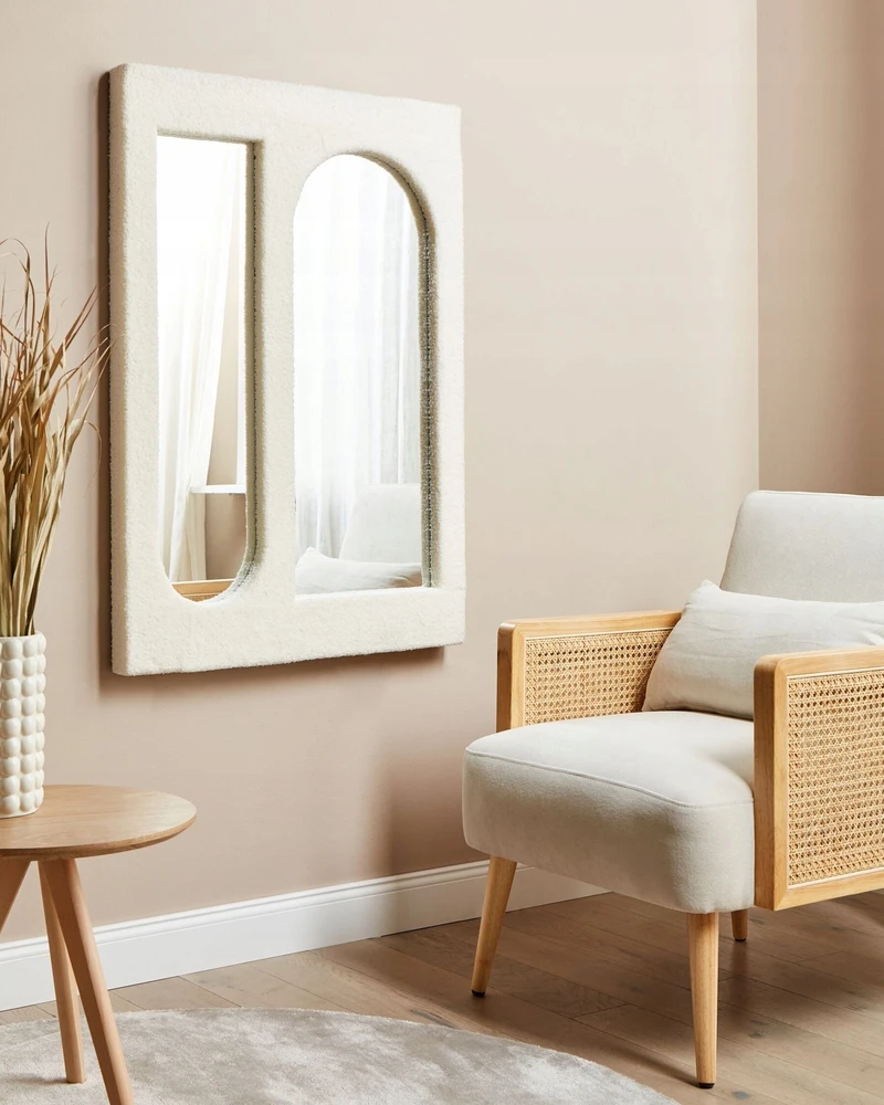Beliani Sieninis veidrodis MARCIGNY 70 cm 100 cm Boucle, kreminės spalvos