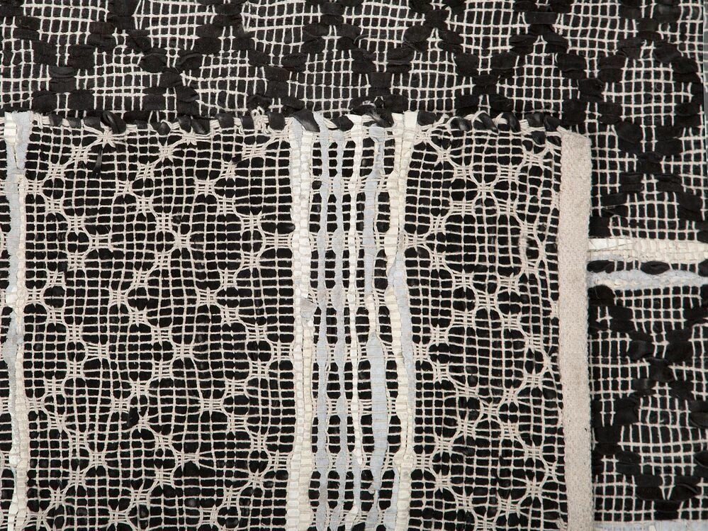 Beliani Kilimas FEHIMLI juodas 140 x 200 cm iš natūralios odos