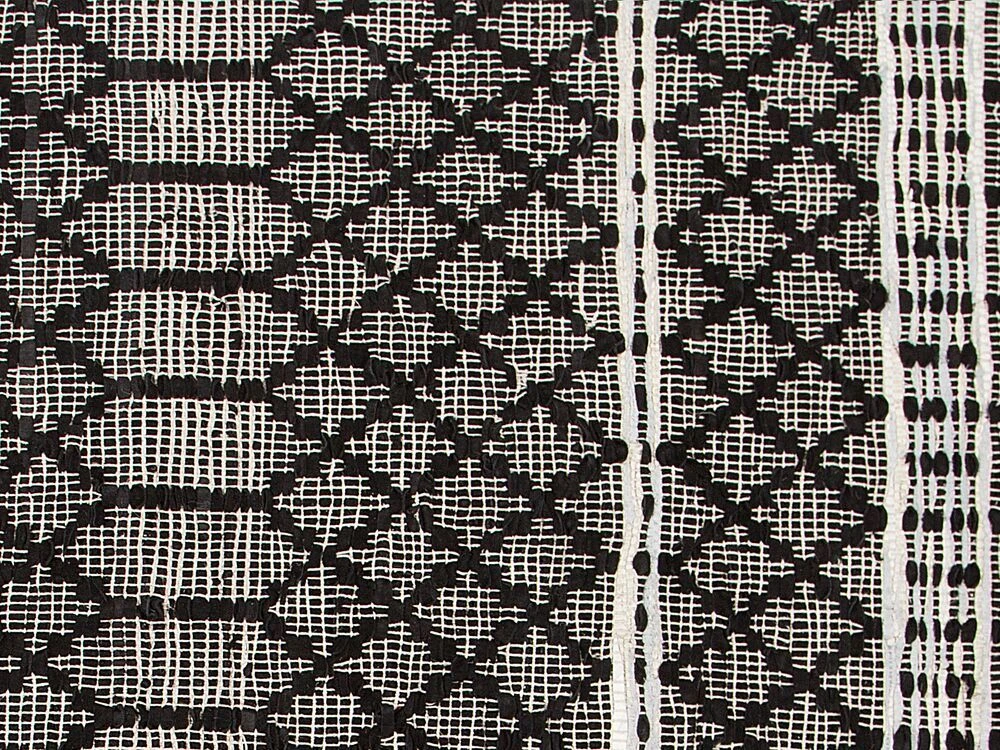 Beliani Kilimas FEHIMLI juodas 140 x 200 cm iš natūralios odos