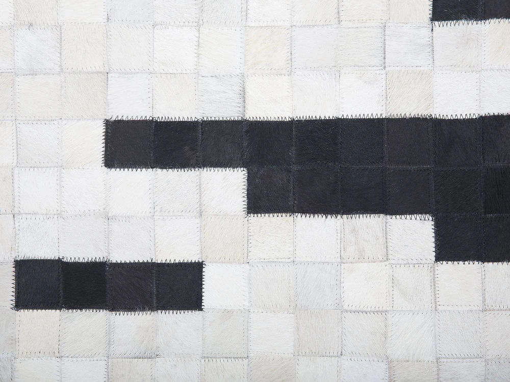 Beliani Kiliminis BOLU juodas 160 x 230 cm natūralios odos