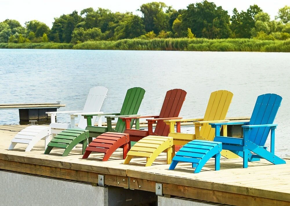 Beliani Sodo kėdė ADIRONDACK su kojų atrama Balta