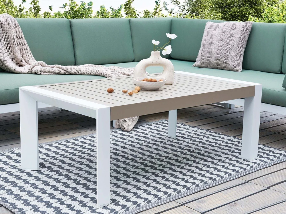Beliani Sodo stalas CASTELLA 120 cm 70 cm metalinis smėlio spalvos