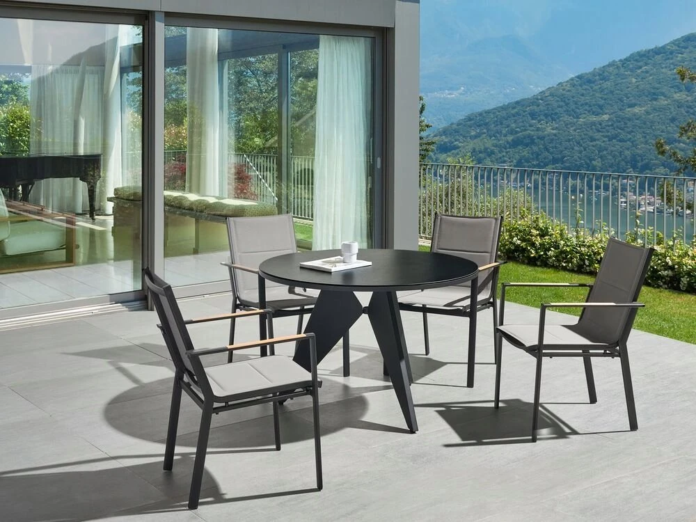 Beliani Sodo stalas OLMETTO 83 cm 110 cm stiklinis juodas