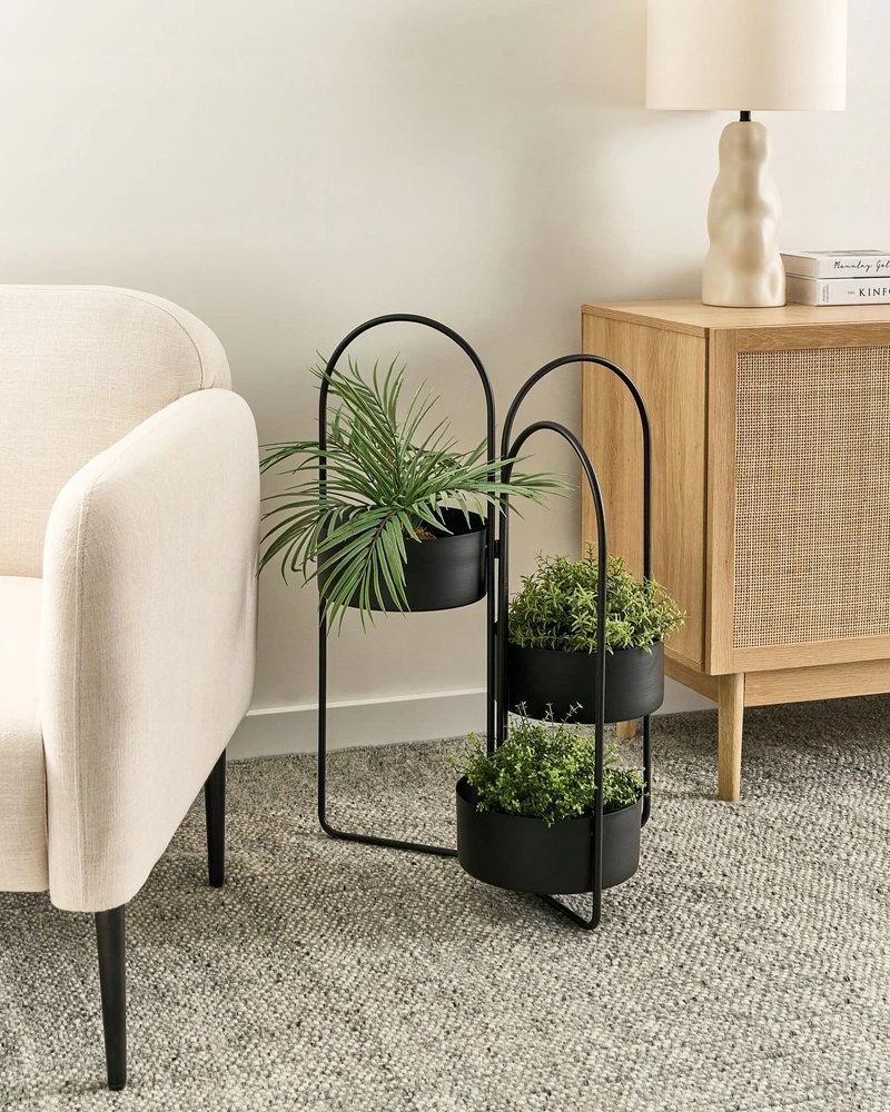 Beliani Gėlių stovas COLUTENA metalinis 56 cm juodas