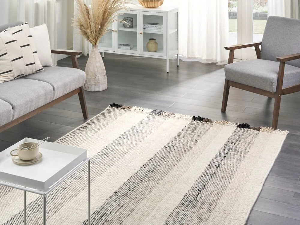 Beliani Kilimas EMIRLER baltas 140 x 200 cm vilnonis
