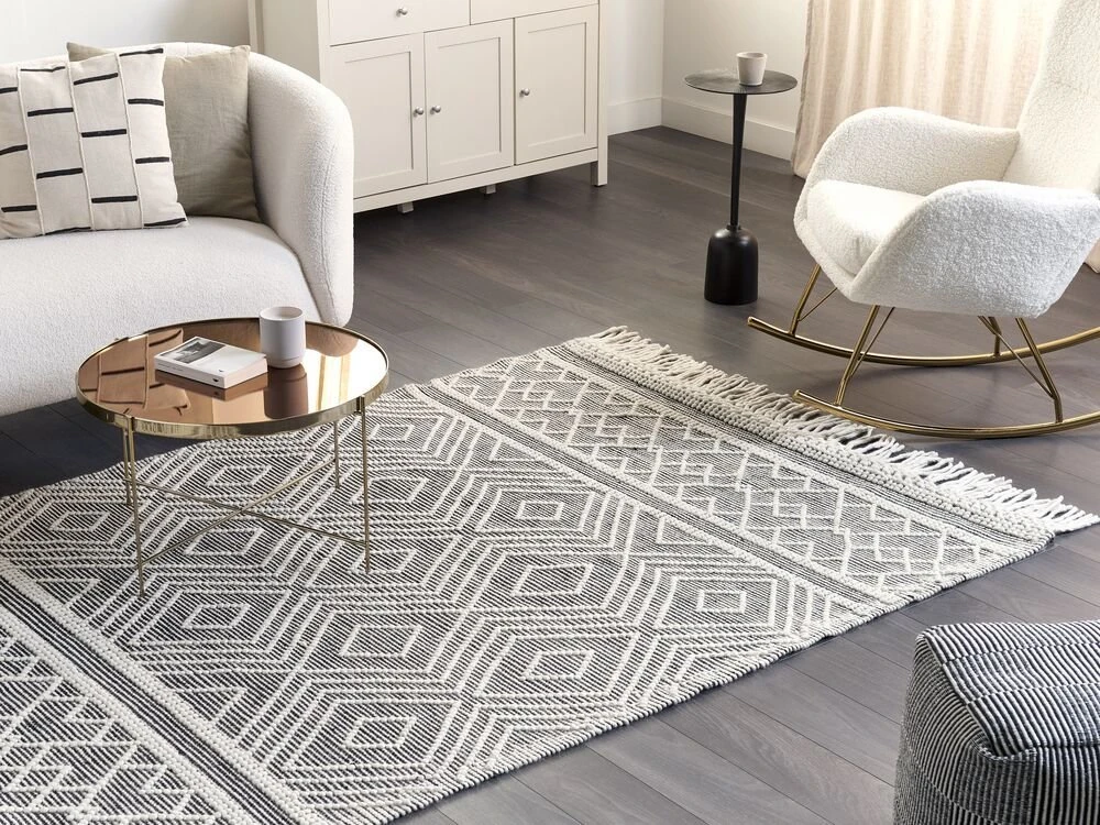 Beliani Kilimas SAVUCA juodas 160 x 230 cm vilnonis