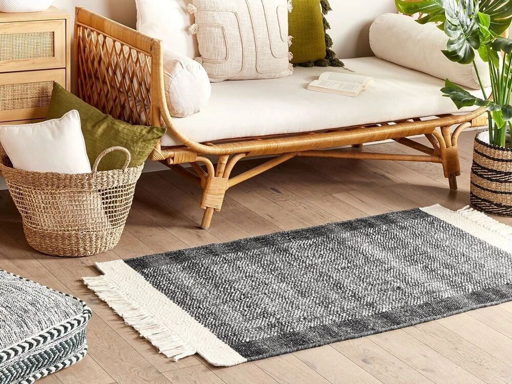 Beliani Kilimas ATLANTI juodas 80 x 150 cm vilnonis