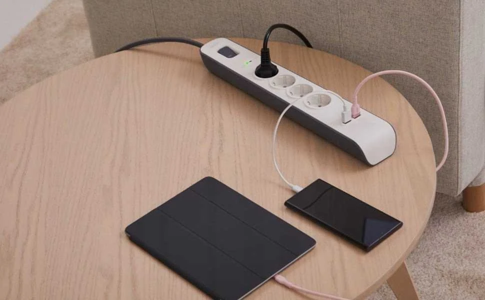 Belkin 525J, 4 Schuko lizdai, 2x USB-A, 2m