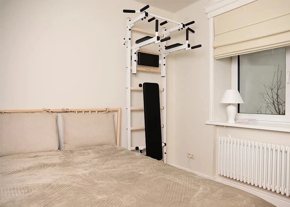 BenchK Gimnastikos kopėčios + metalinis skersinis + lygiagretės + suoliukas balta