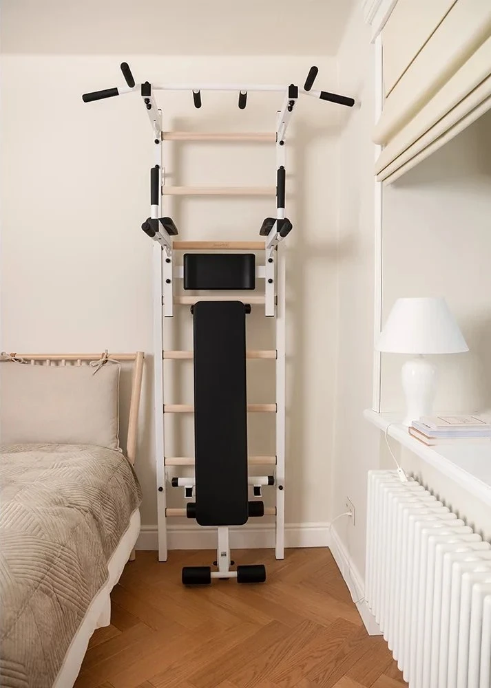 BenchK Gimnastikos kopėčios + metalinis skersinis + lygiagretės + suoliukas balta