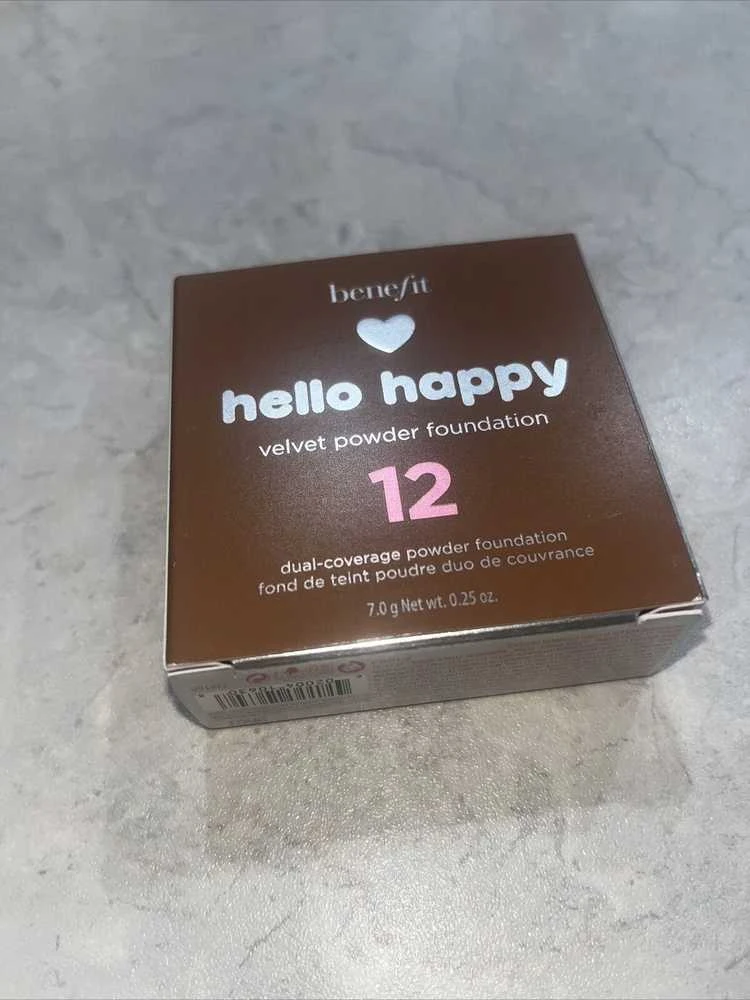 „Benefit Hello Happy Velvet Matte Finish“ kompaktiškas makiažo pagrindas, 12 Dark Warm, 7 g