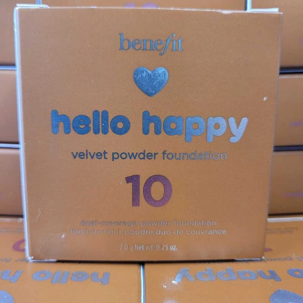 „Benefit Hello Happy Velvet“ matinį efektą suteikiantis kompaktiškas makiažo pagrindas „10 Dark“, 7 g