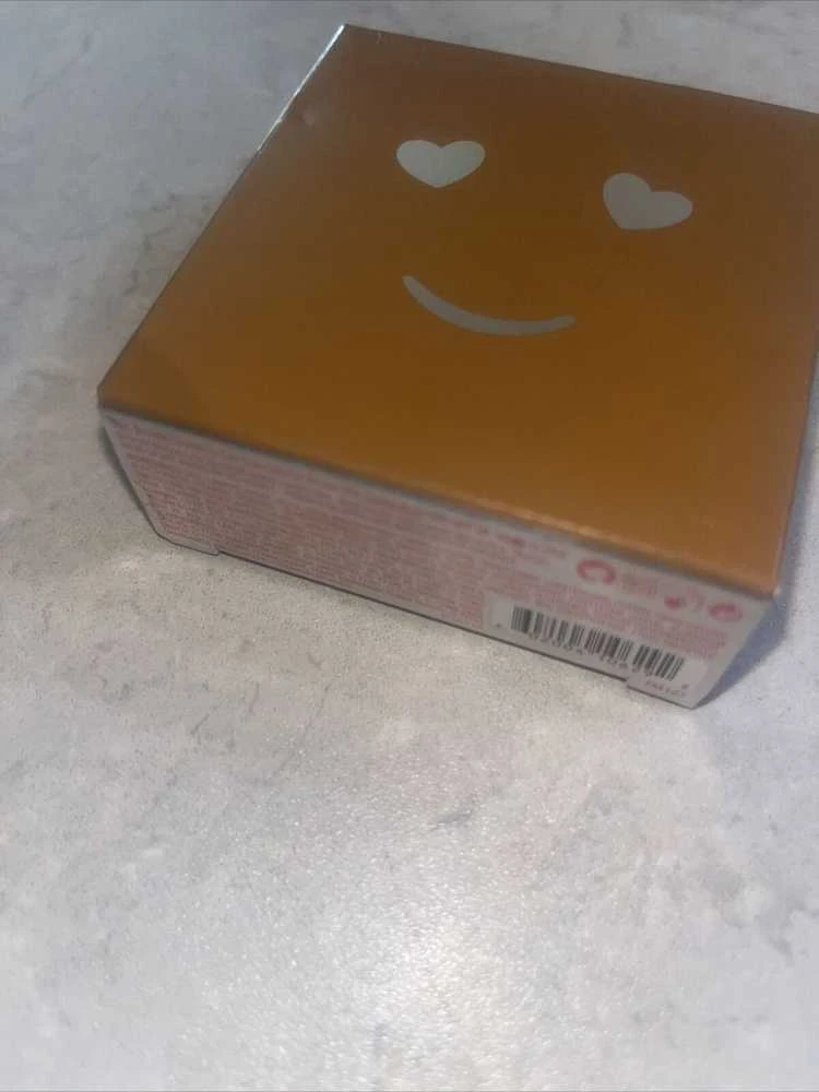 „Benefit Hello Happy Velvet Matte Finish“ kompaktiškas makiažo pagrindas, 11 Dark Neutral, 7 g
