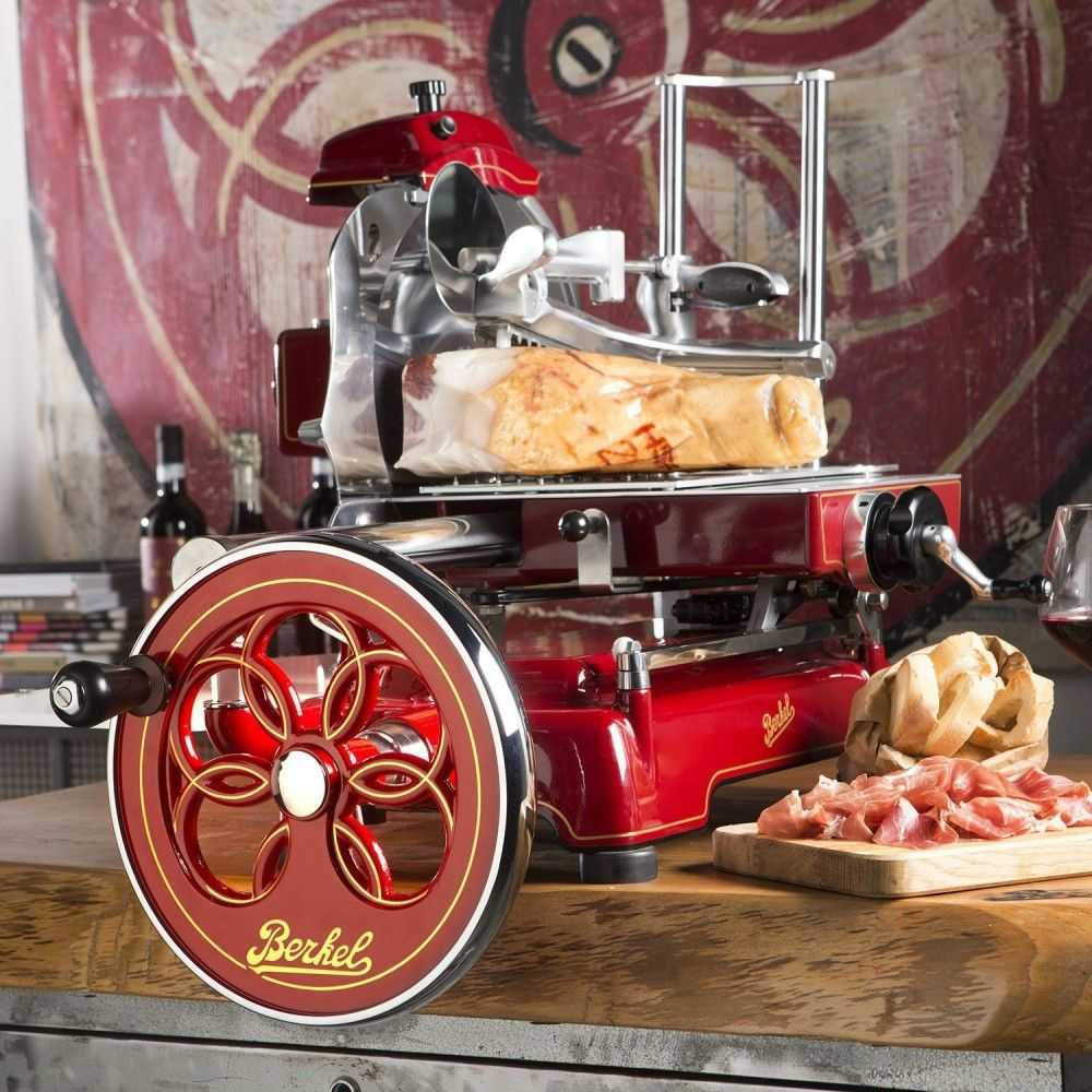 Berkel Volano B3 raudonos/auksinės spalvos pjaustyklė