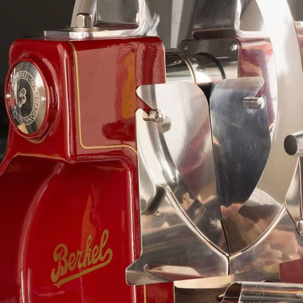 Berkel Volano B3 raudonos/auksinės spalvos pjaustyklė