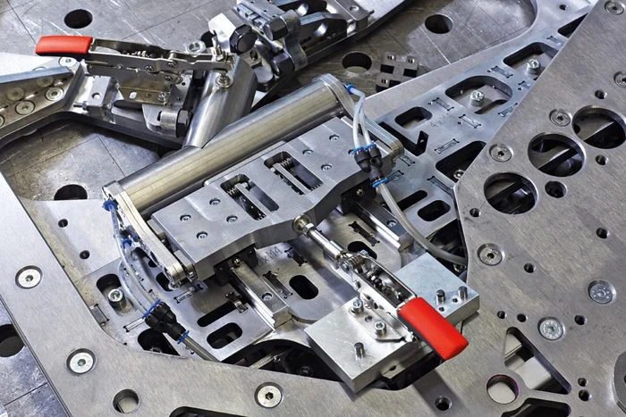 Dvikryptis svirtinis spaustuvas BESSEY STC-IHH25
