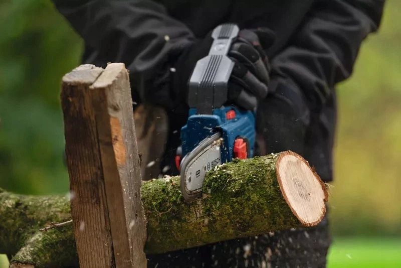 Bosch GKE 18V-15 be akumuliatoriaus ir kroviklio Grandininis pjūklas akku