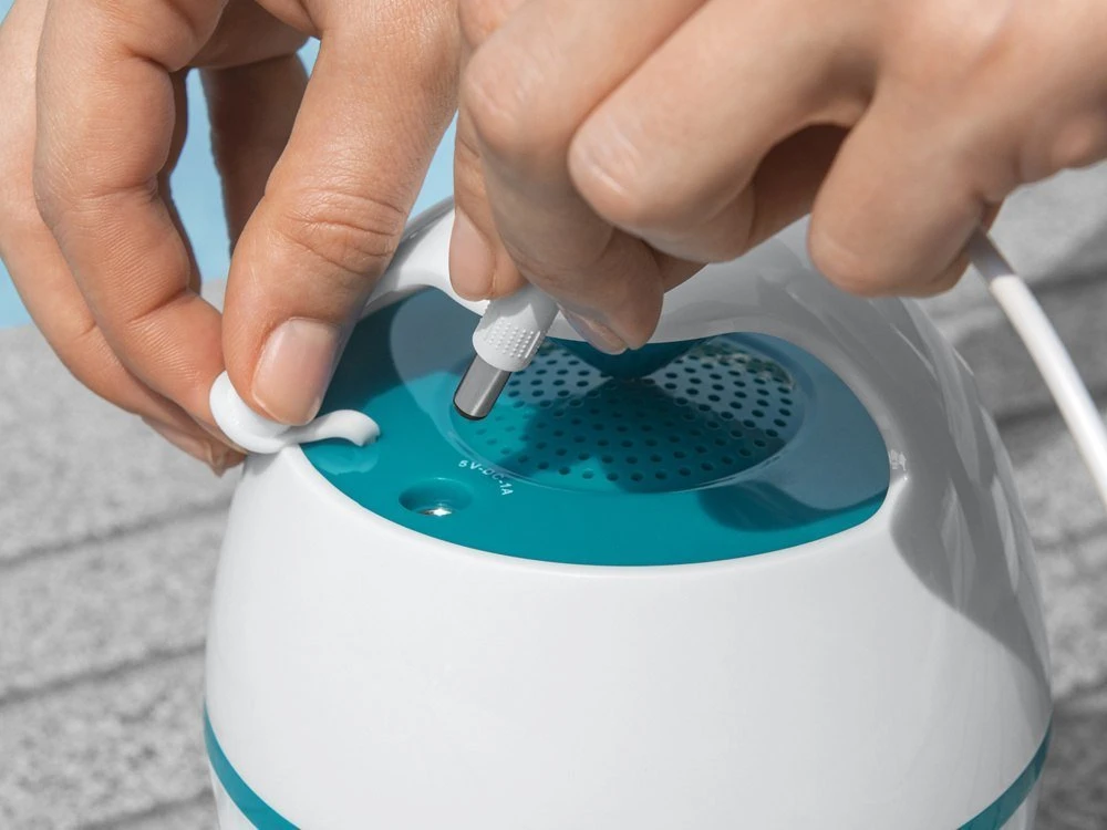 Bestway plaukiojantis MusicWave™ garsiakalbis su Bluetooth ir 58700 LED lempute