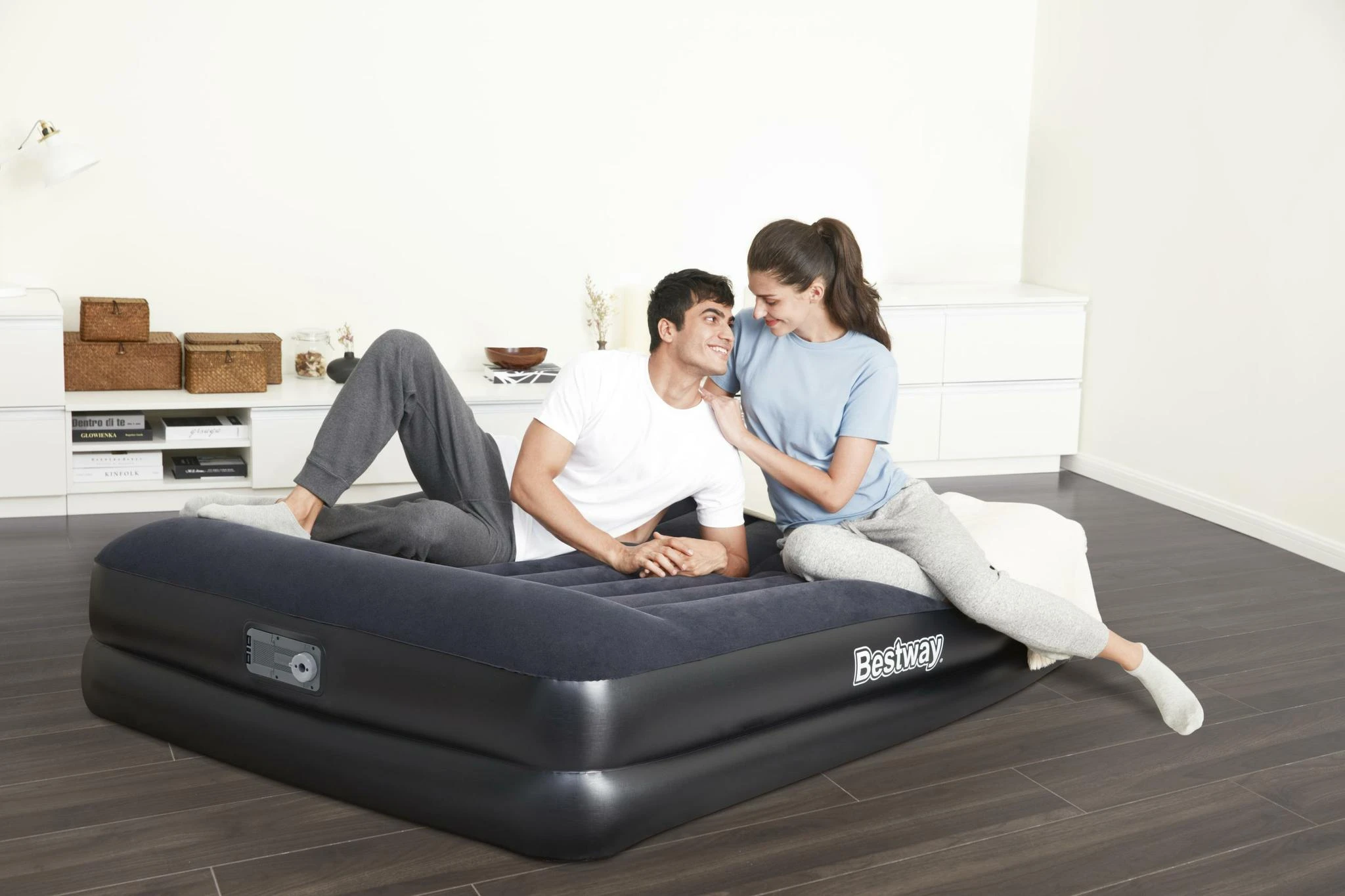 Bestway® Tritech Airbed Queen pripučiamas čiužinys su integruotu AC siurbliu 203x152x46 cm